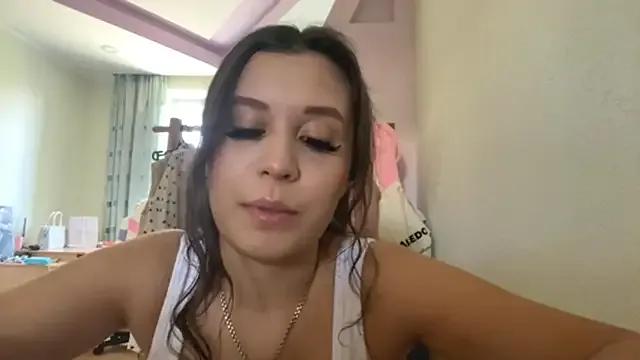 sarahstoke from StripChat is Freechat