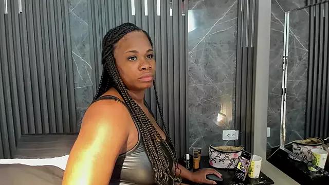 SaraiEvans from StripChat