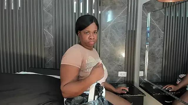 SaraiEvans from StripChat