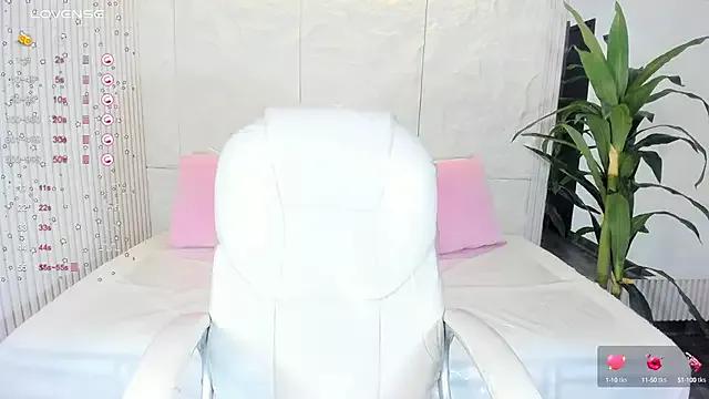 SaraKartier from StripChat is Freechat
