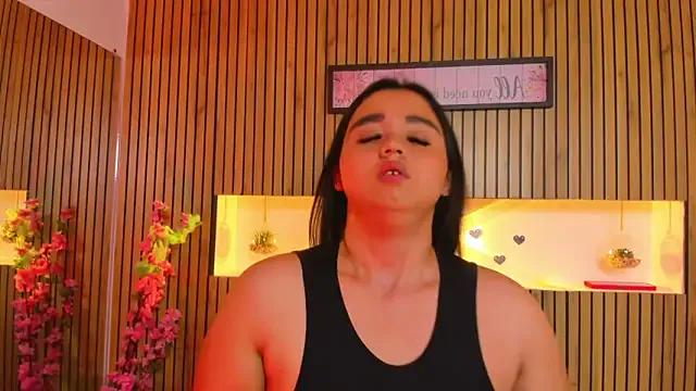 SaraLondon13 from StripChat is Freechat