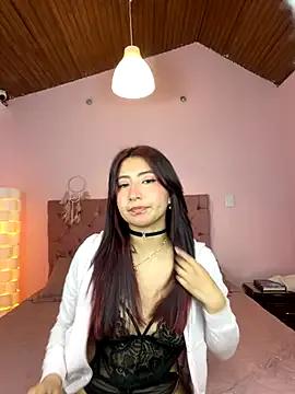 saramooon from StripChat is Freechat