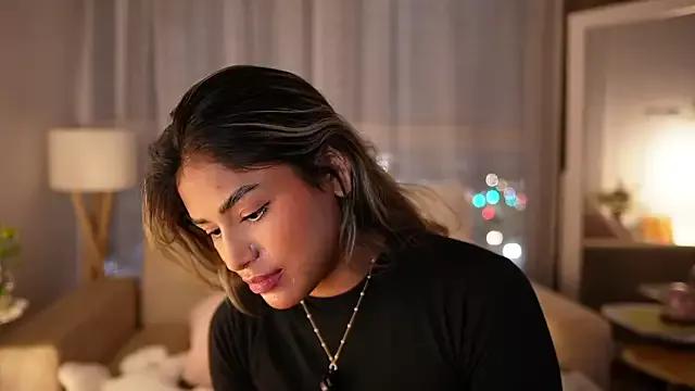 SaraParisi from StripChat