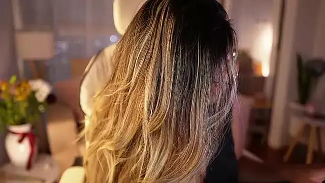 SaraParisi from StripChat