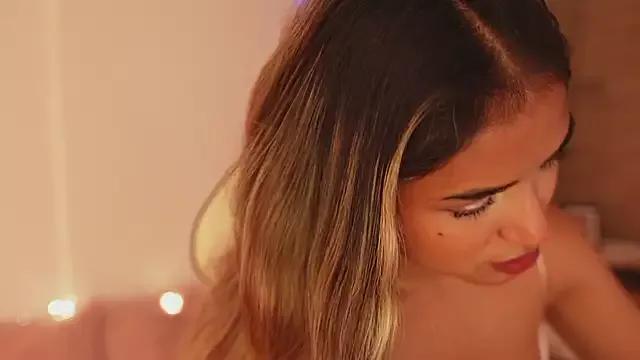 SaraParisi from StripChat