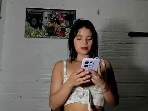 sarasandle from StripChat