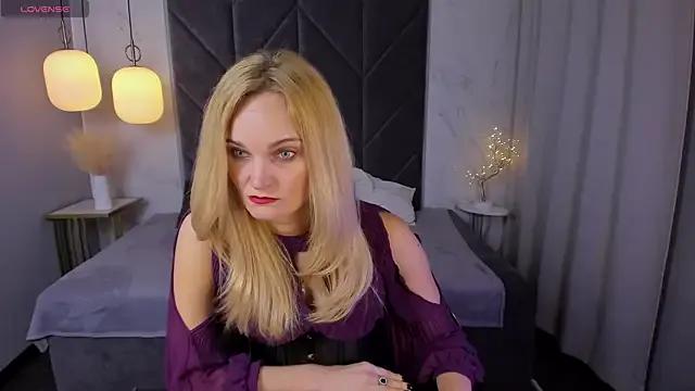 SaraSubtlety from StripChat