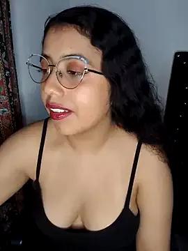 SaraSweet19 from StripChat