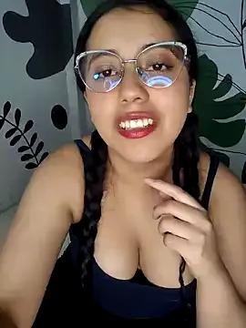 SaraSweet19 from StripChat is Freechat