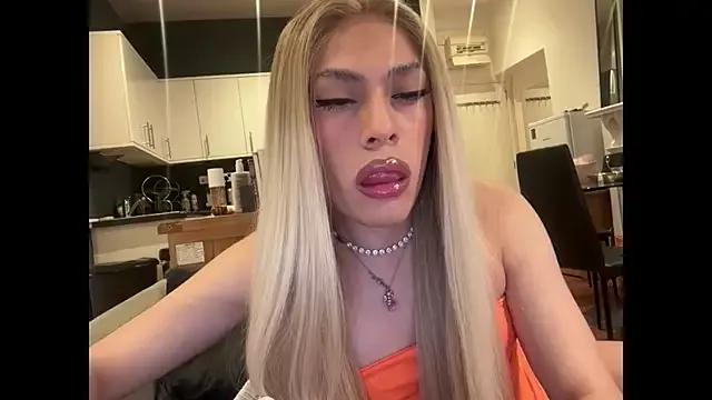 saray_doll from StripChat
