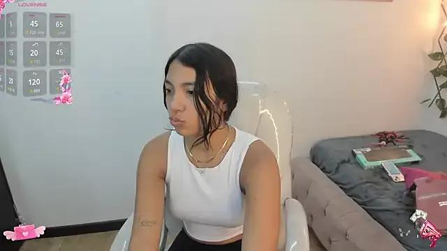 Saray_reyes from StripChat is Freechat
