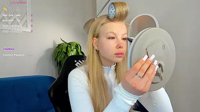 Sarra_Shkiper from StripChat
