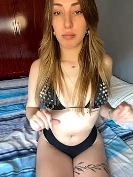 Sashailardi from StripChat is Freechat