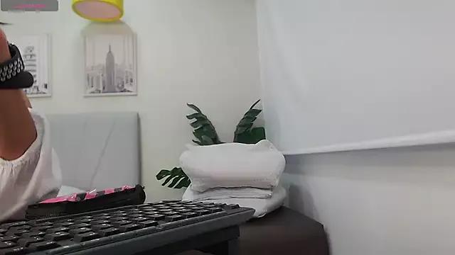 Sassy--Girl from StripChat is Freechat