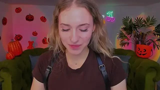 sassy_cutie from StripChat is Freechat