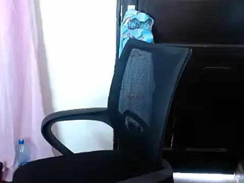 savage_laura from StripChat