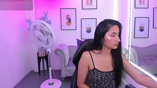 Scarlett_evvans from StripChat is Freechat