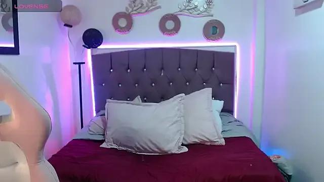 scarlett_widow_ from StripChat is Freechat