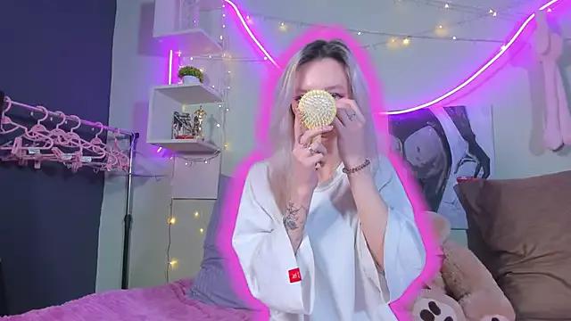 scarlettwell from StripChat is Freechat