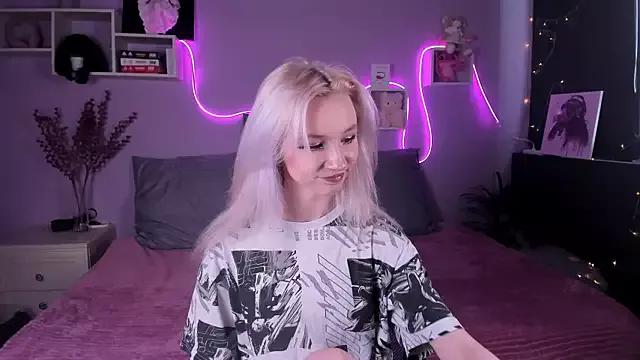 scarlettwell from StripChat is Freechat