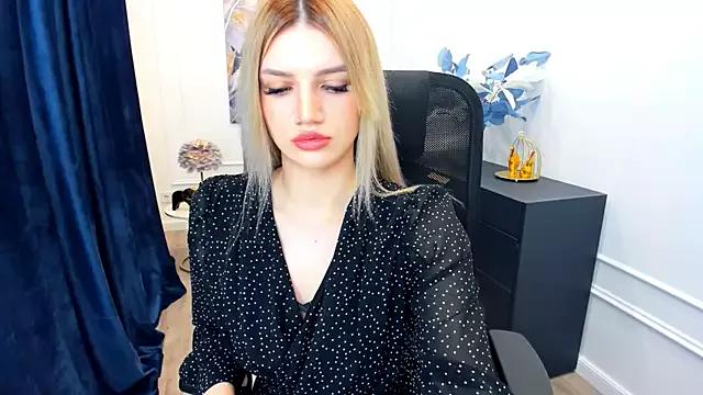 SelenaeMoore from StripChat is Freechat