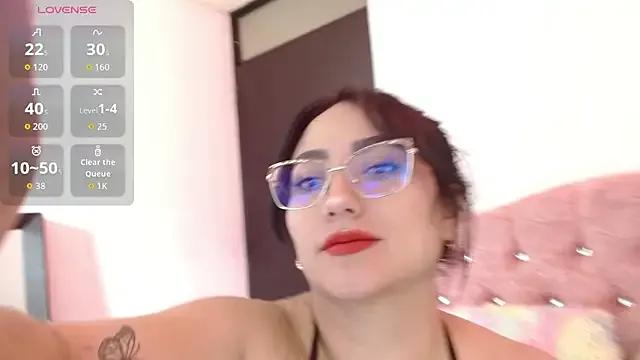 SeleneMore from StripChat is Freechat