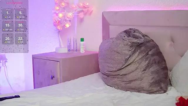 SelinaBella from StripChat is Freechat