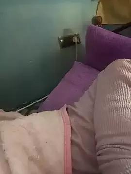Sellena2 from StripChat