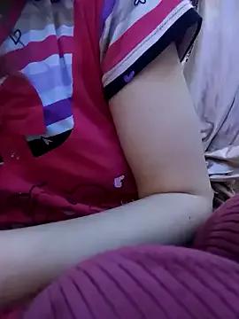 Sellena2 from StripChat