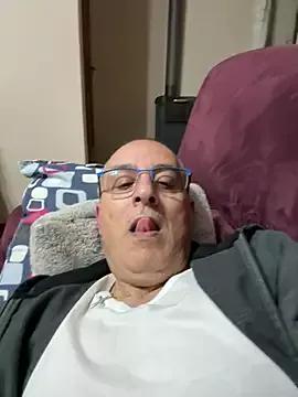 sempreilmio2 from StripChat is Freechat