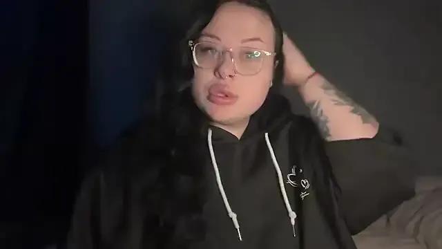SerahMirabeli from StripChat is Freechat