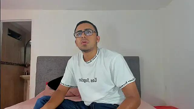 Sexy_Couple_Xx from StripChat is Freechat