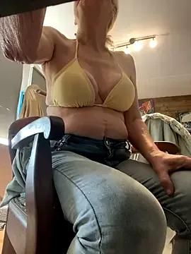 SexyMilfTascha from StripChat is Freechat