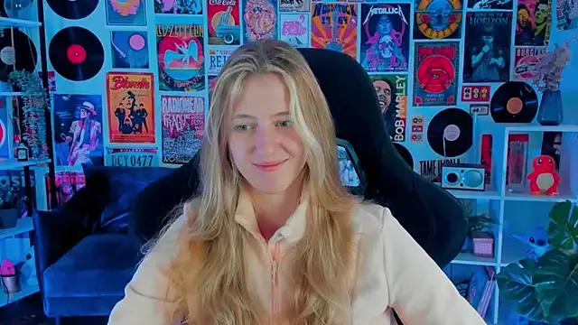 Sharon_Evansi from StripChat is Freechat