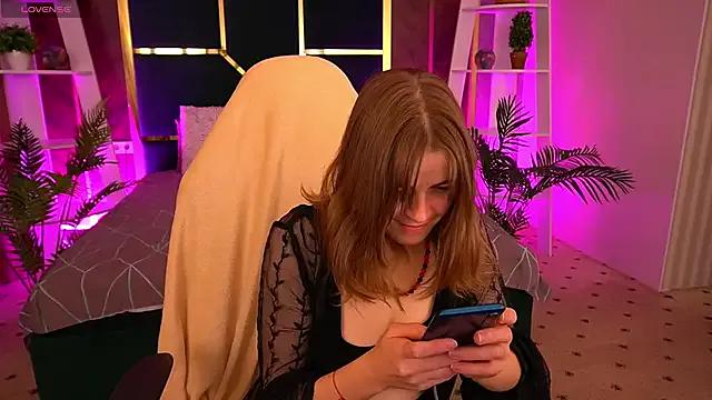 ShinyfromUa from StripChat is Freechat