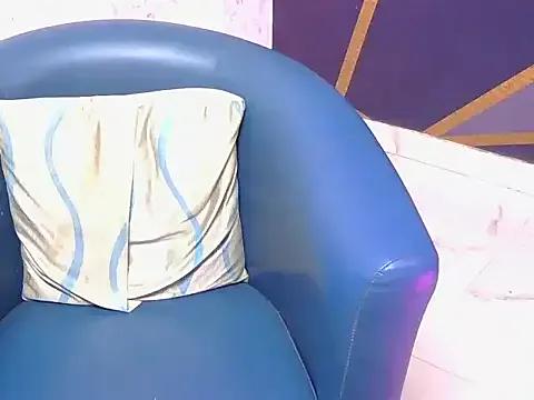 Shinykrisha from StripChat is Freechat