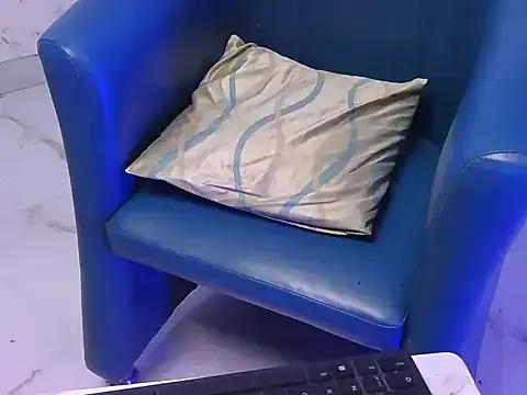 Shinykrisha from StripChat is Freechat