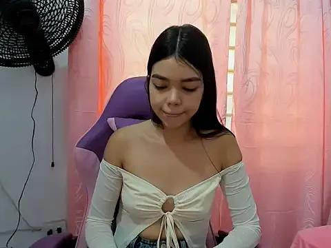 shy_luna18 from StripChat is Freechat