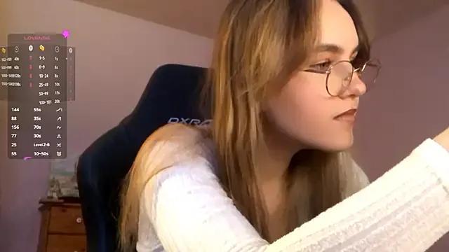 SiIver_Dawn from StripChat is Freechat