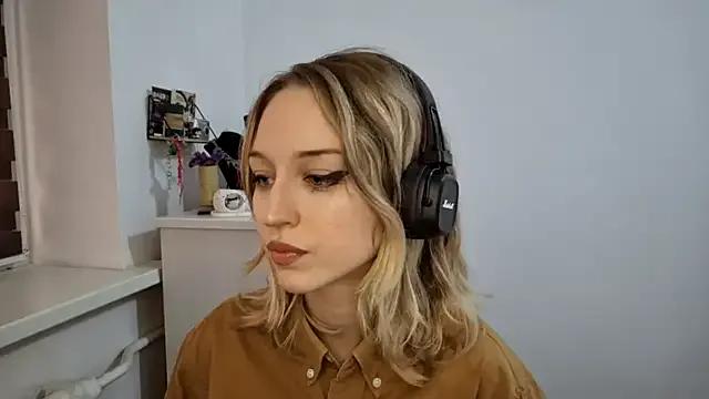 SilvanaKelson from StripChat is Freechat