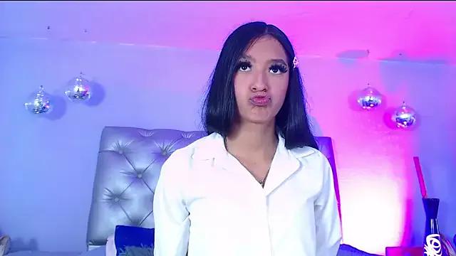 SilvanyMontana from StripChat is Freechat