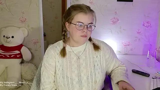 sinnamon_ from StripChat is Freechat