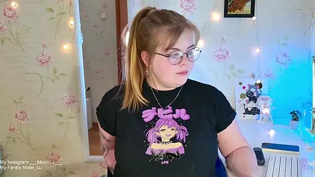 sinnamon_ from StripChat is Freechat