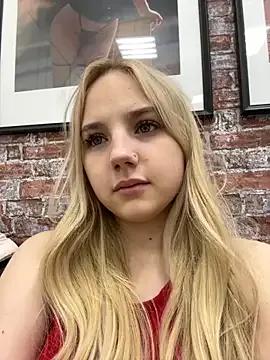 Sky_Cutie from StripChat is Freechat