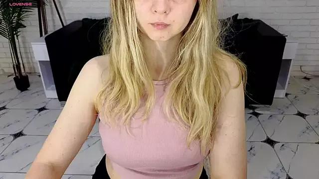 SmilingEmily_ from StripChat is Freechat