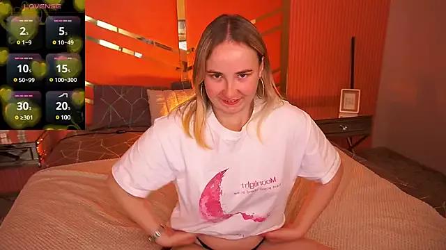 SofieBloom from StripChat is Freechat