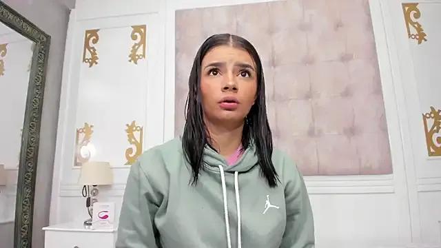 SofiMotielle from StripChat is Freechat