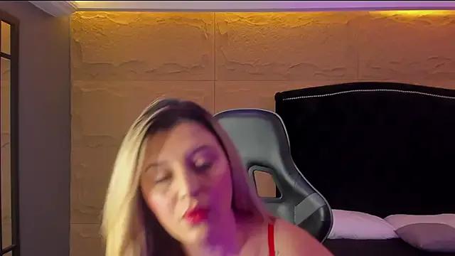 SophiaDior_ from StripChat is Freechat