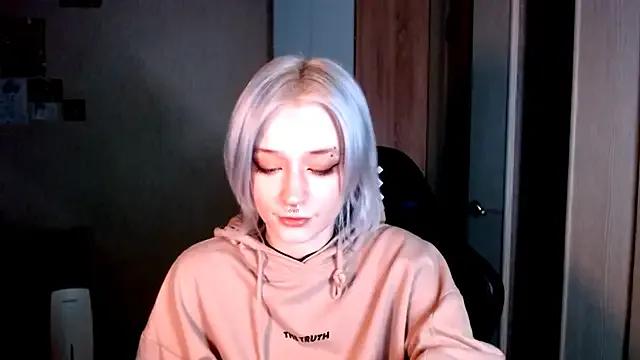 SophiaLur from StripChat is Freechat