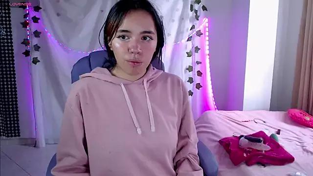 sophie_north from StripChat is Freechat